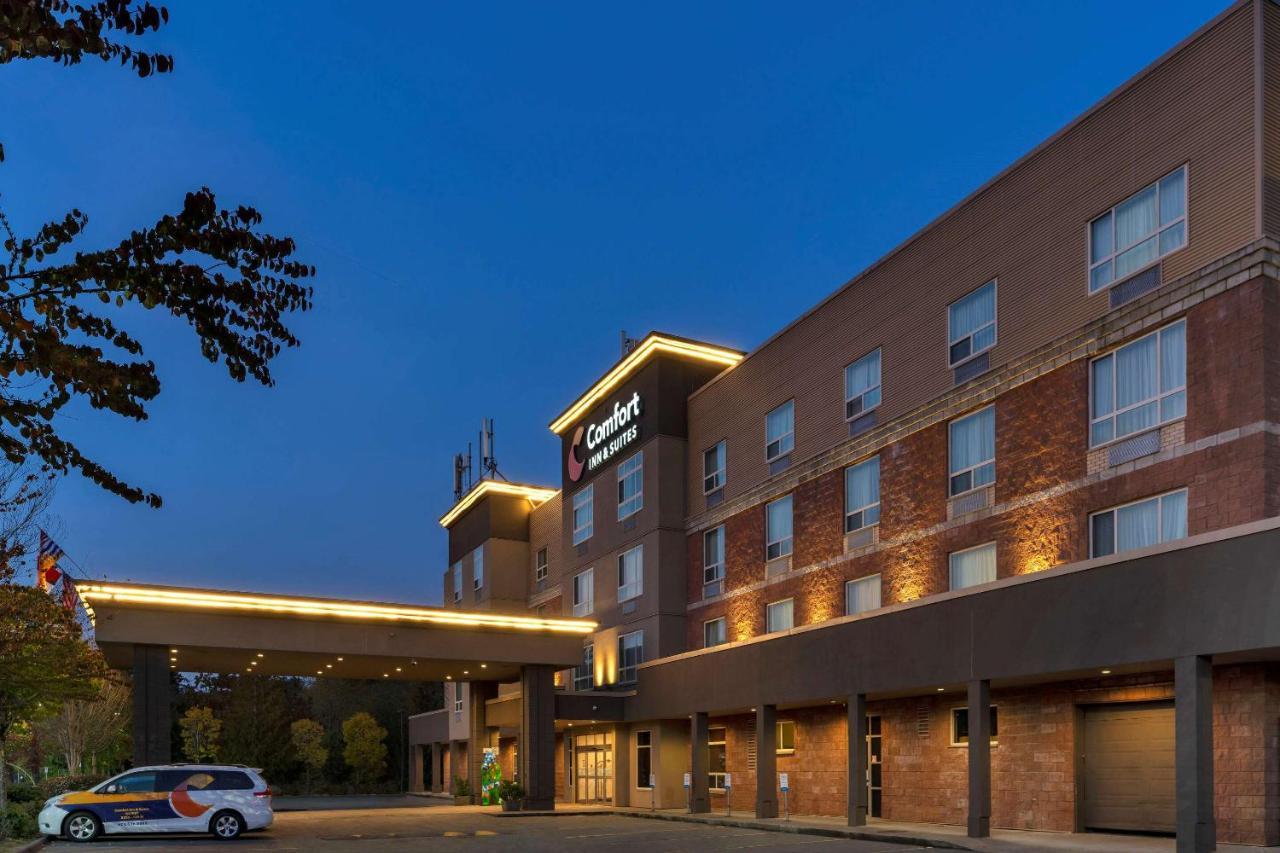 Comfort Inn & Suites Surrey Exterior photo